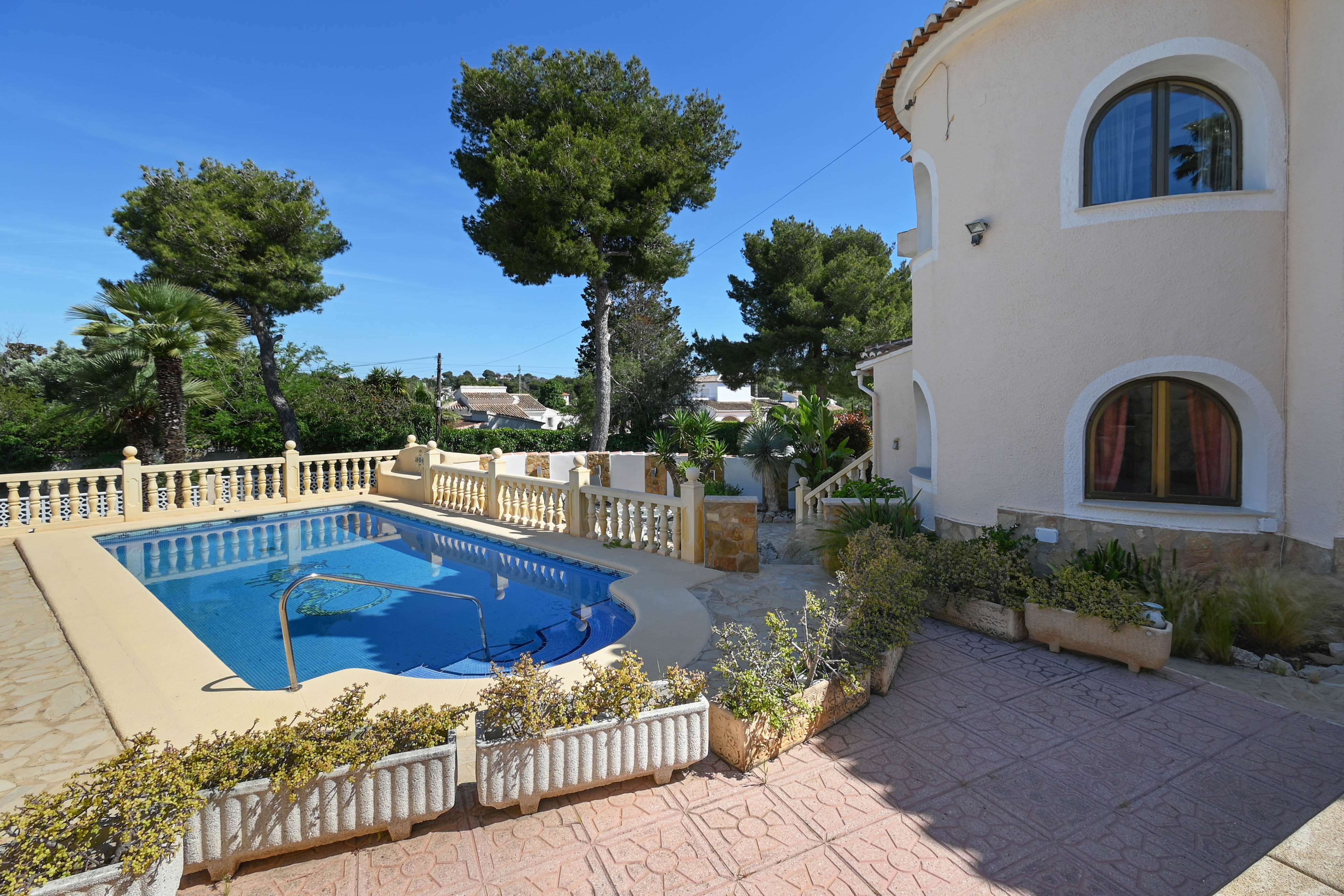 Privater Pool und Terrasse
