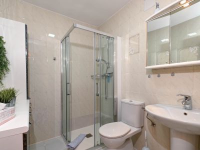Badezimmer mit Dusche