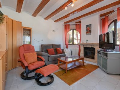 Wohnzimmer mit Kamin