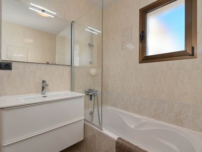 Badezimmer mit Badewanne