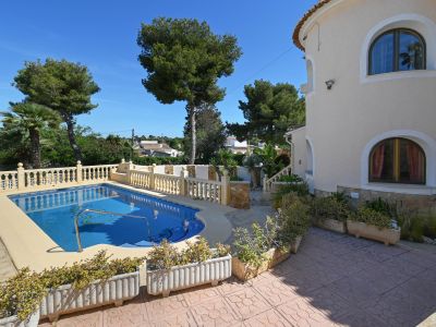 Privater Pool und Terrasse