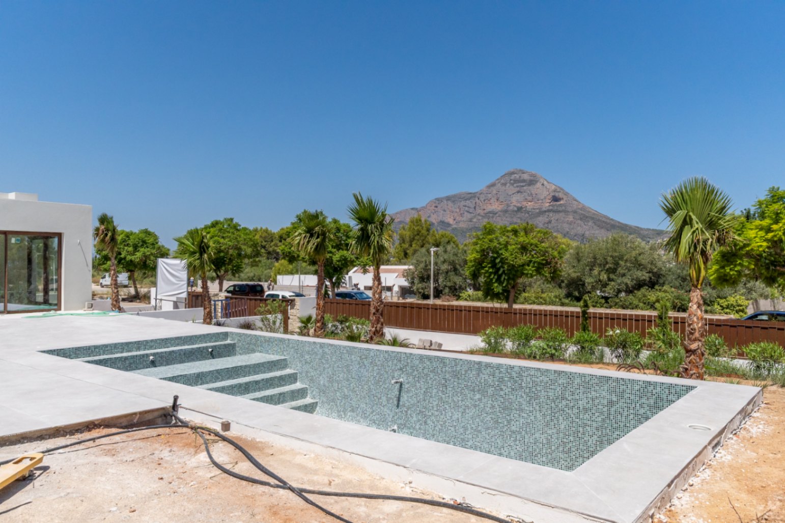 Pool mit Bergblick