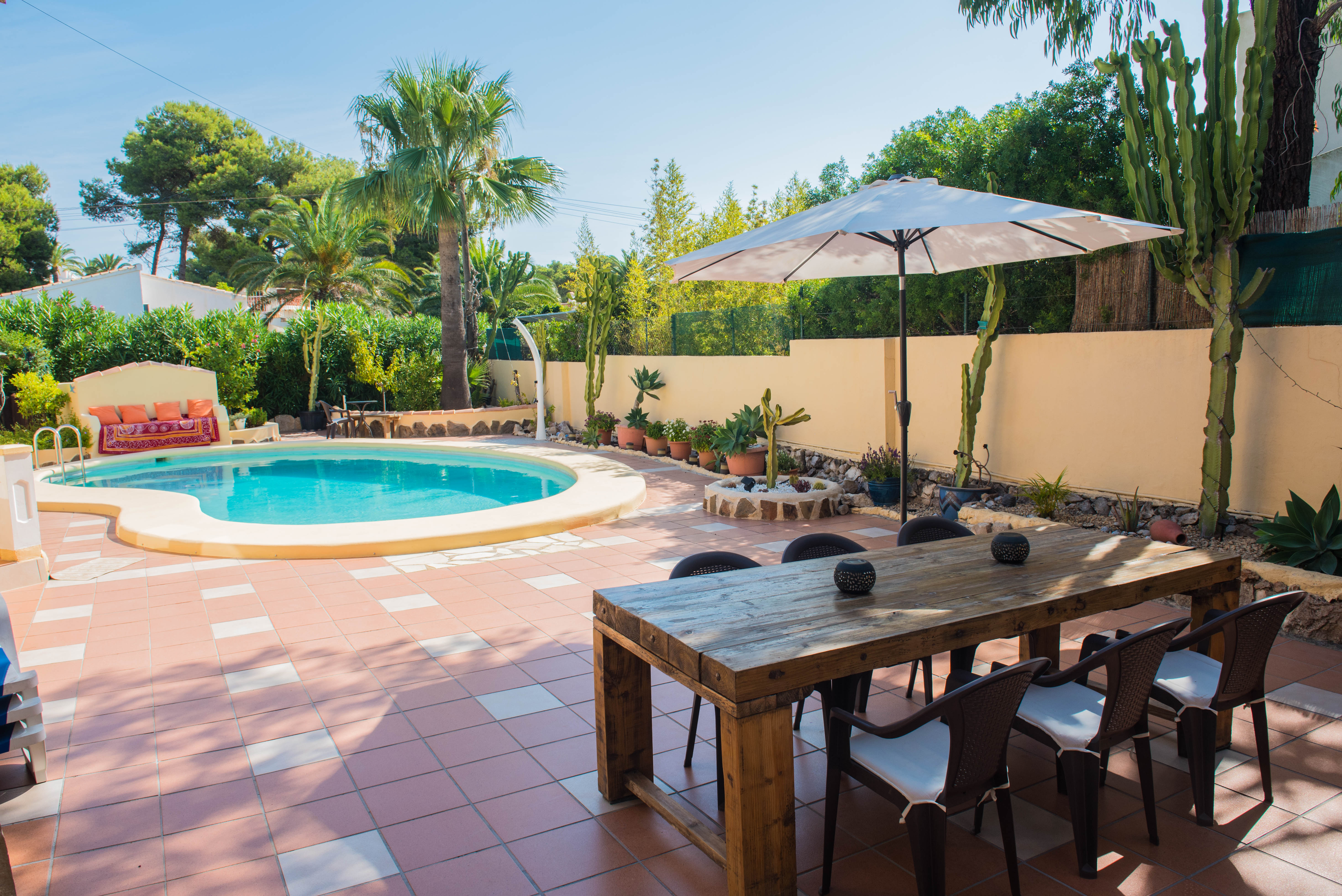 Terrasse mit Swimmingpool