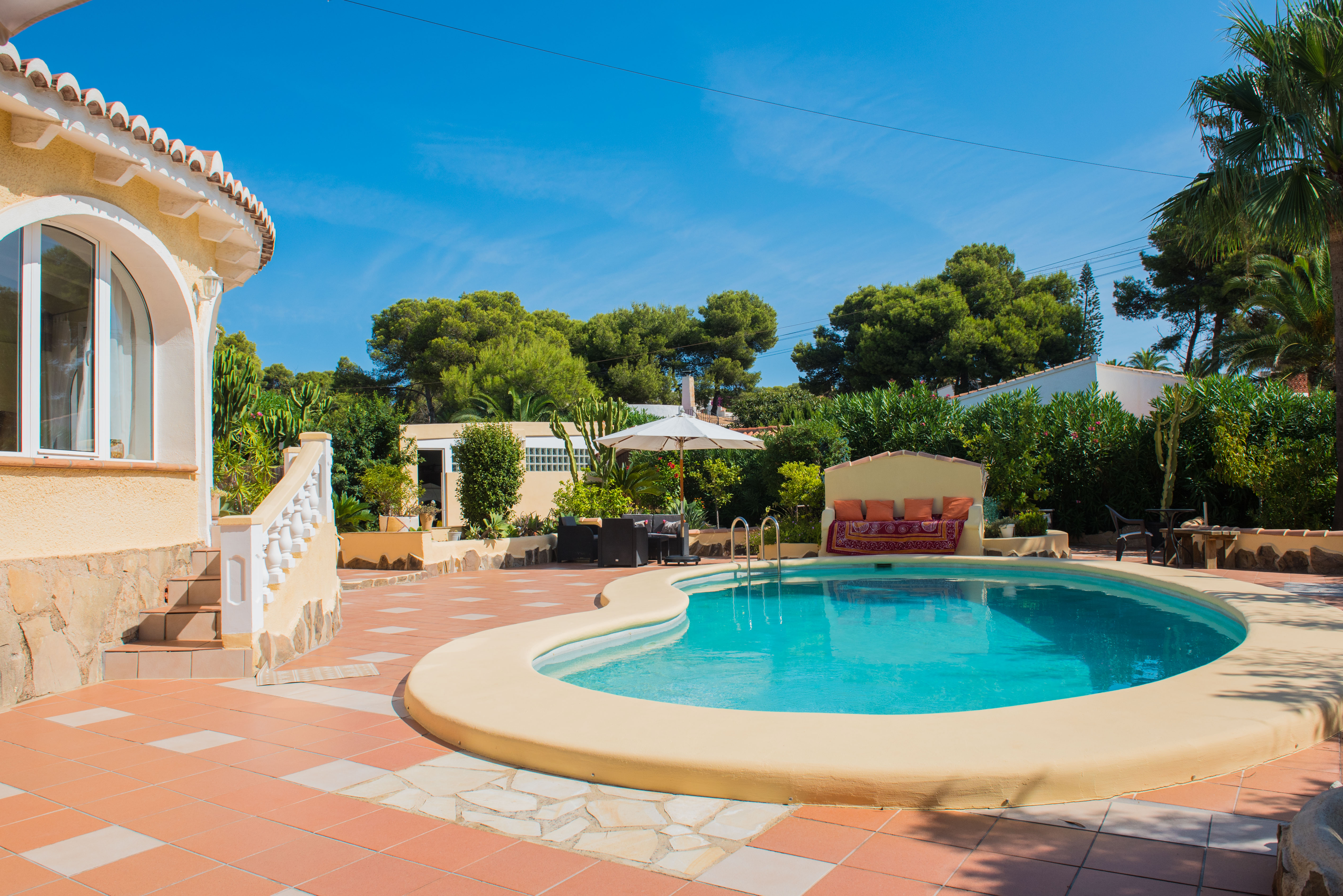Pool und Terrasse
