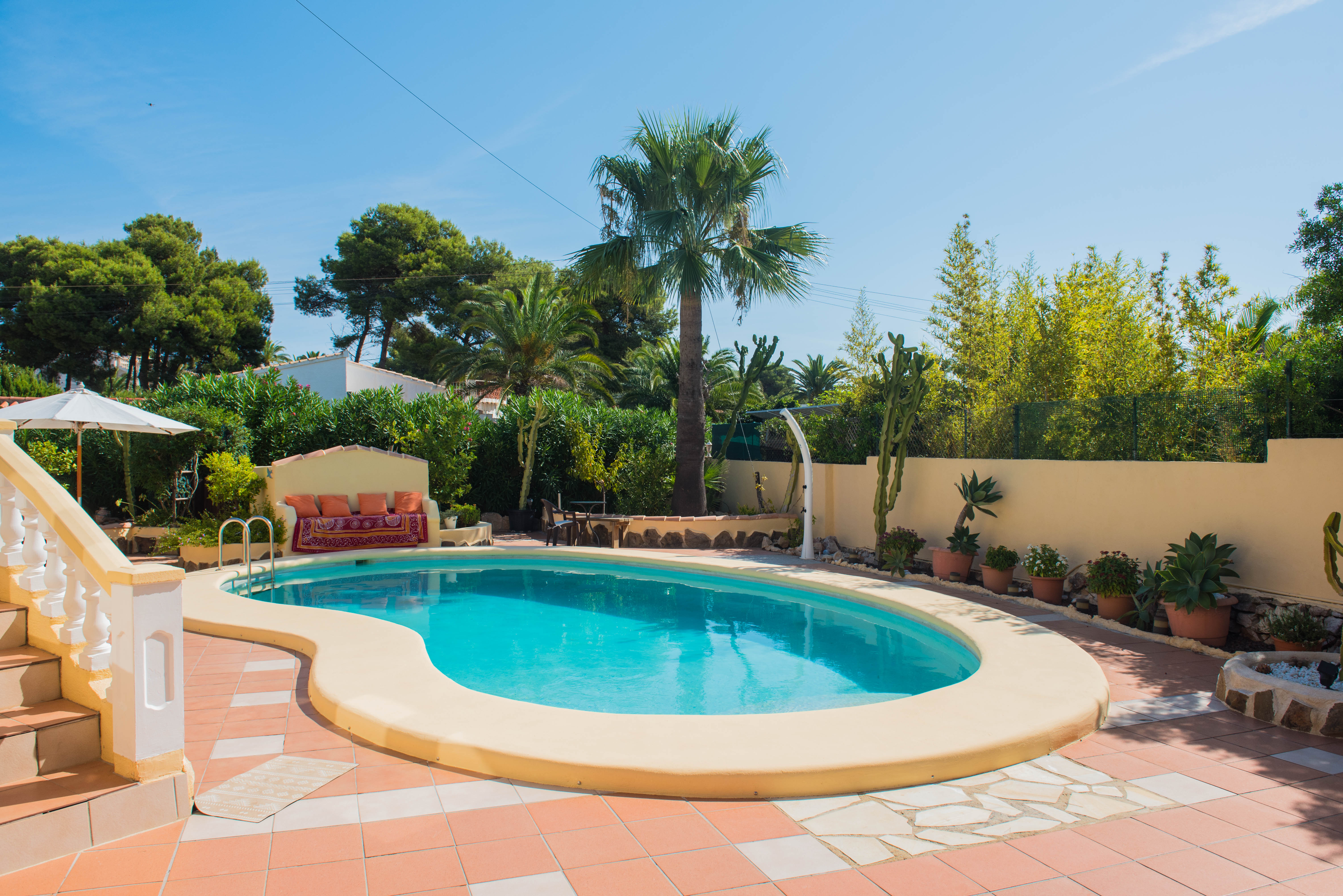 Pool und Terrasse