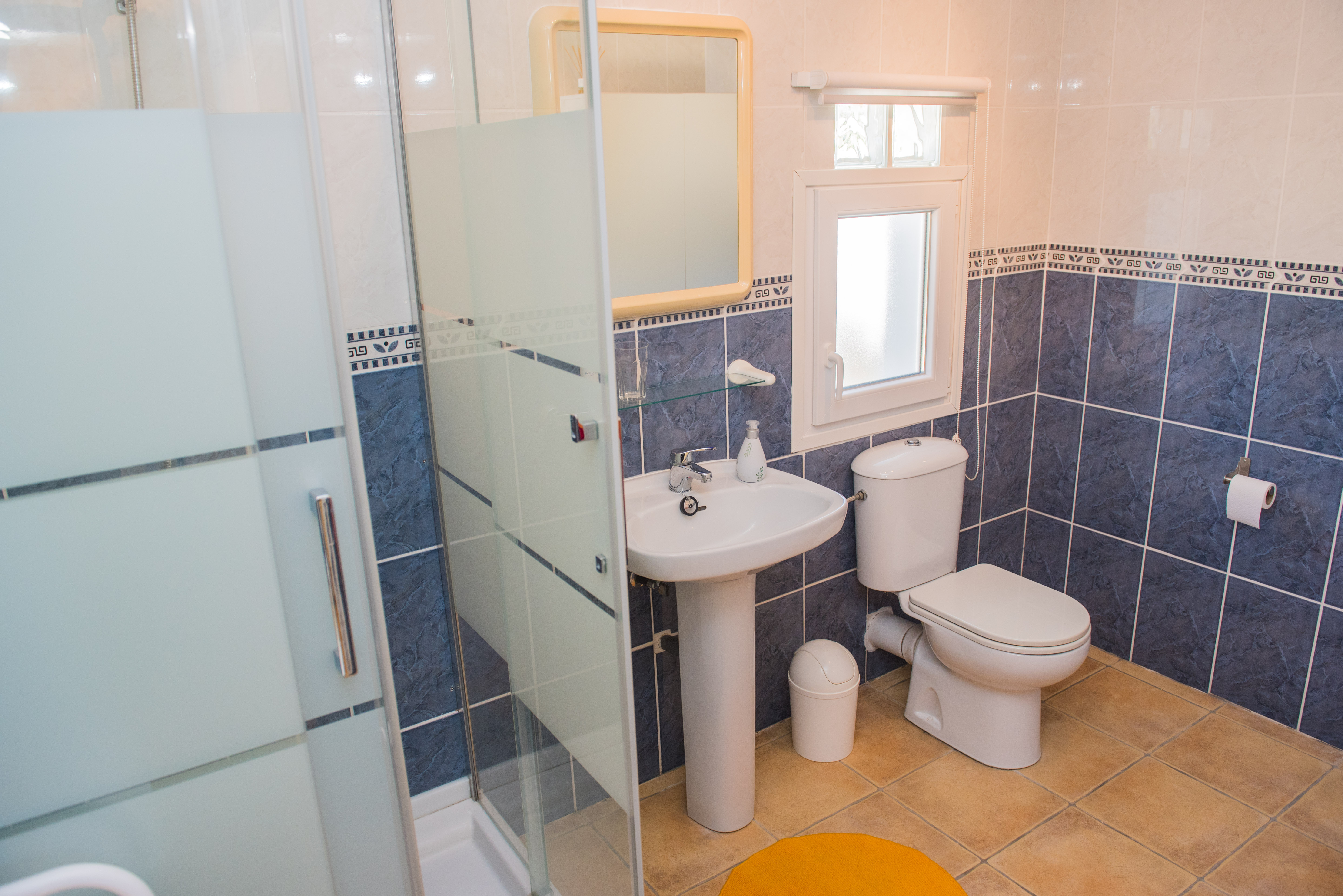 Badezimmer mit Dusche