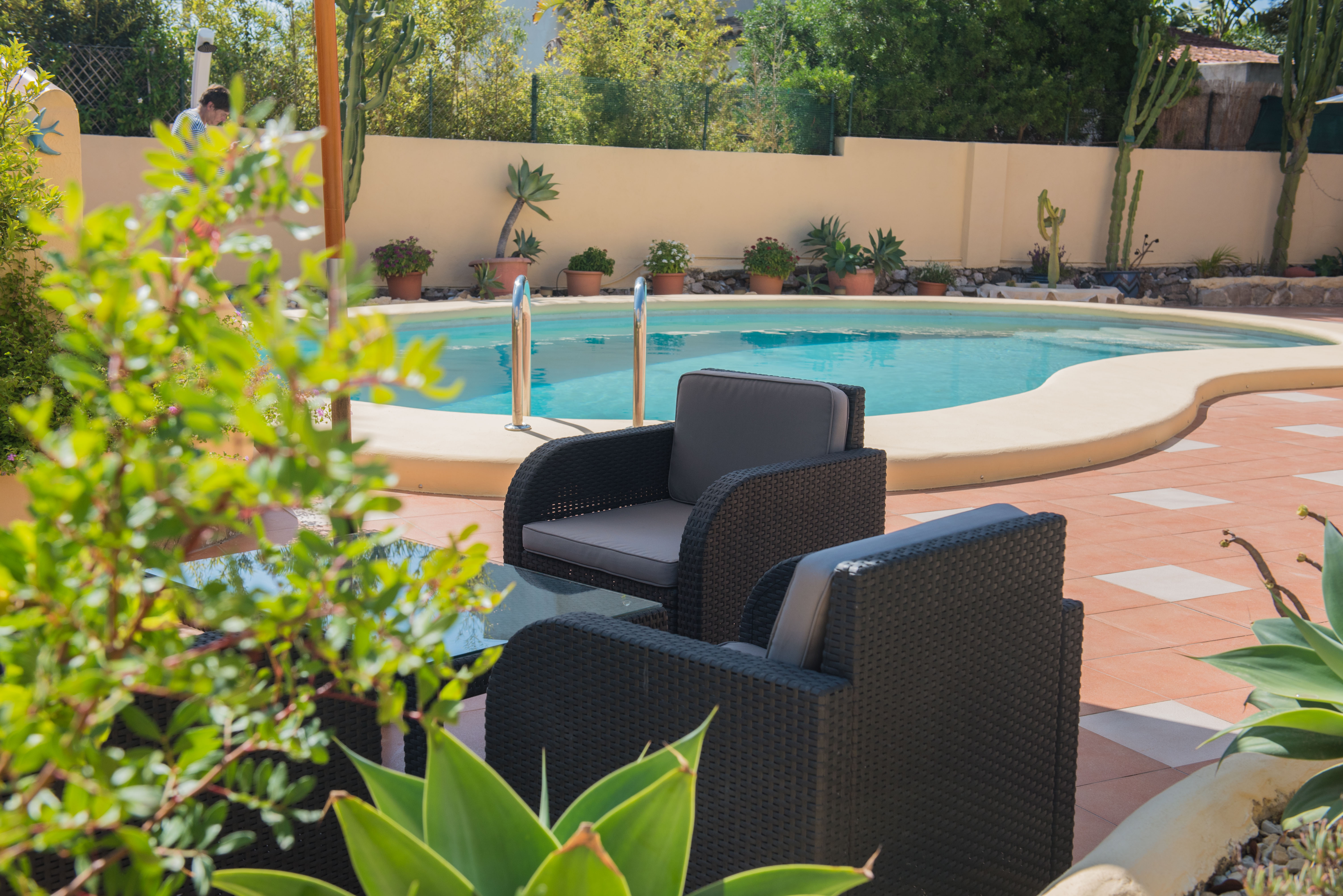 Poolbereich und Terrasse