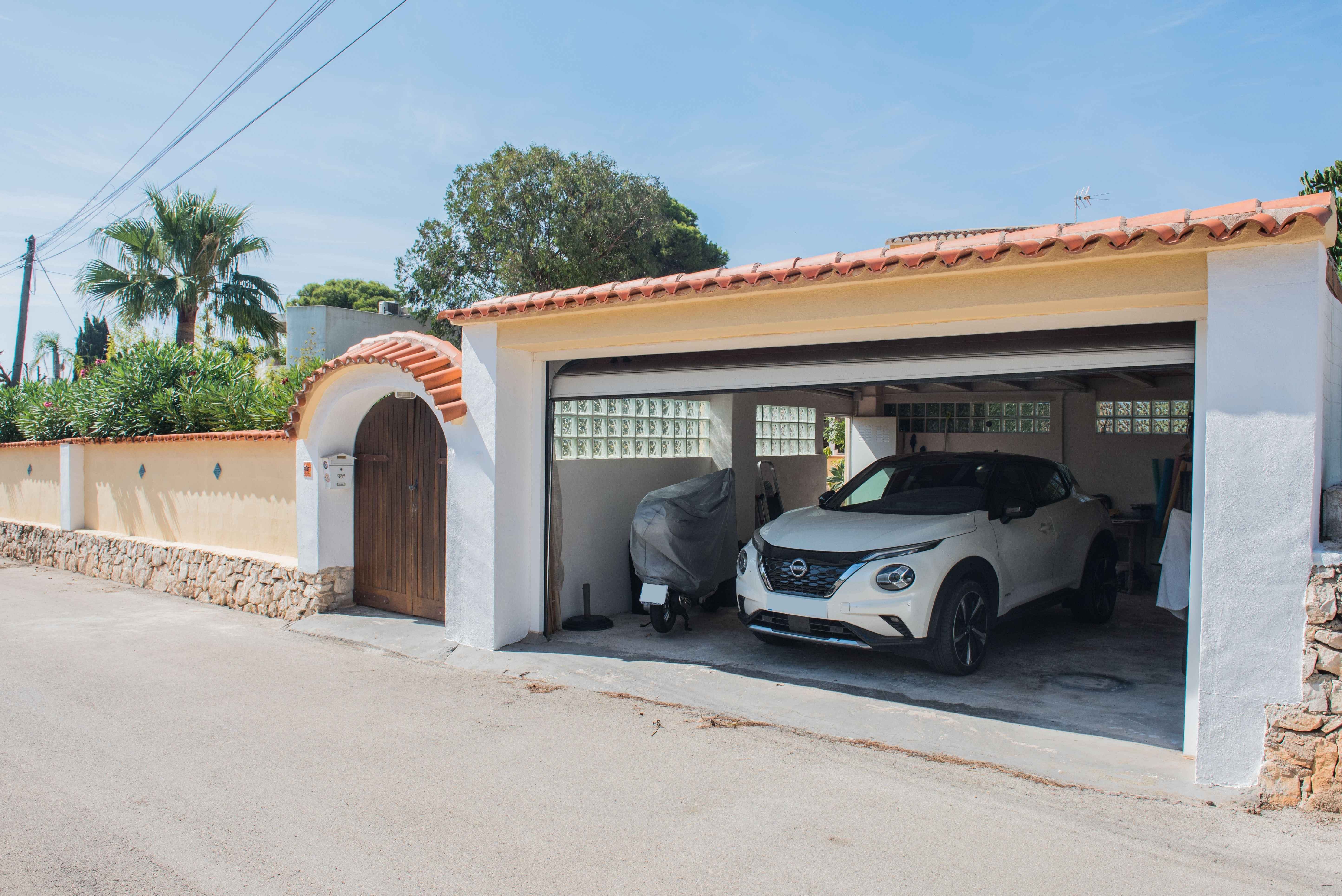 Garage und Eingangsbereich