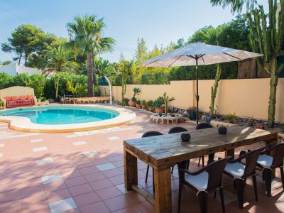 Terrasse mit Swimmingpool