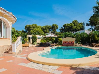 Pool und Terrasse