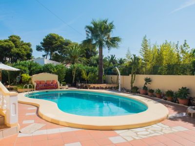 Pool und Terrasse