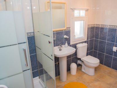 Badezimmer mit Dusche