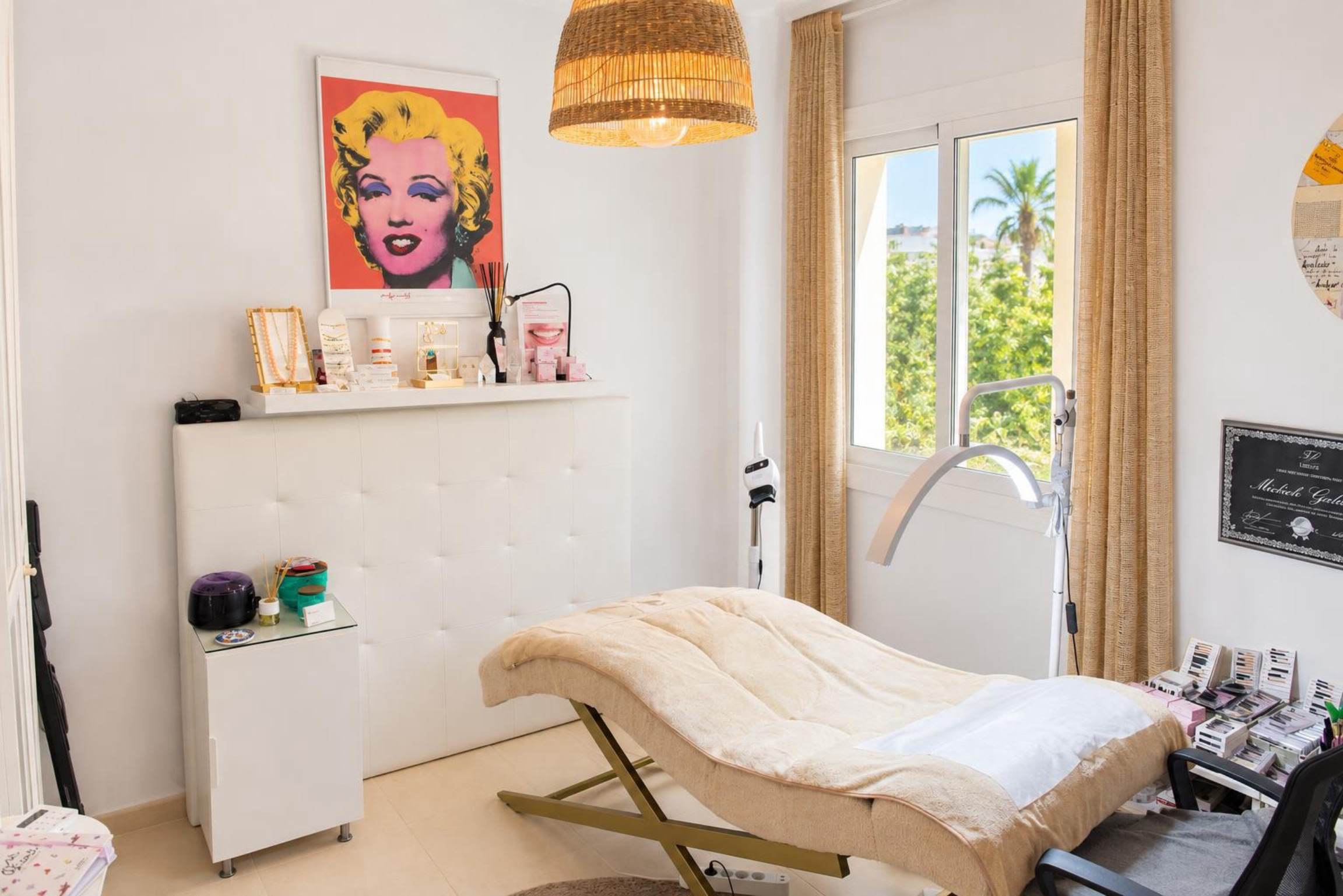 Schlafzimmer mit Fenster