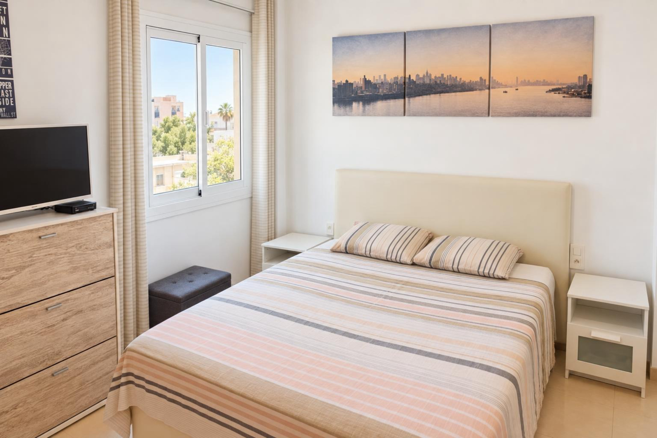 Schlafzimmer mit Fenster
