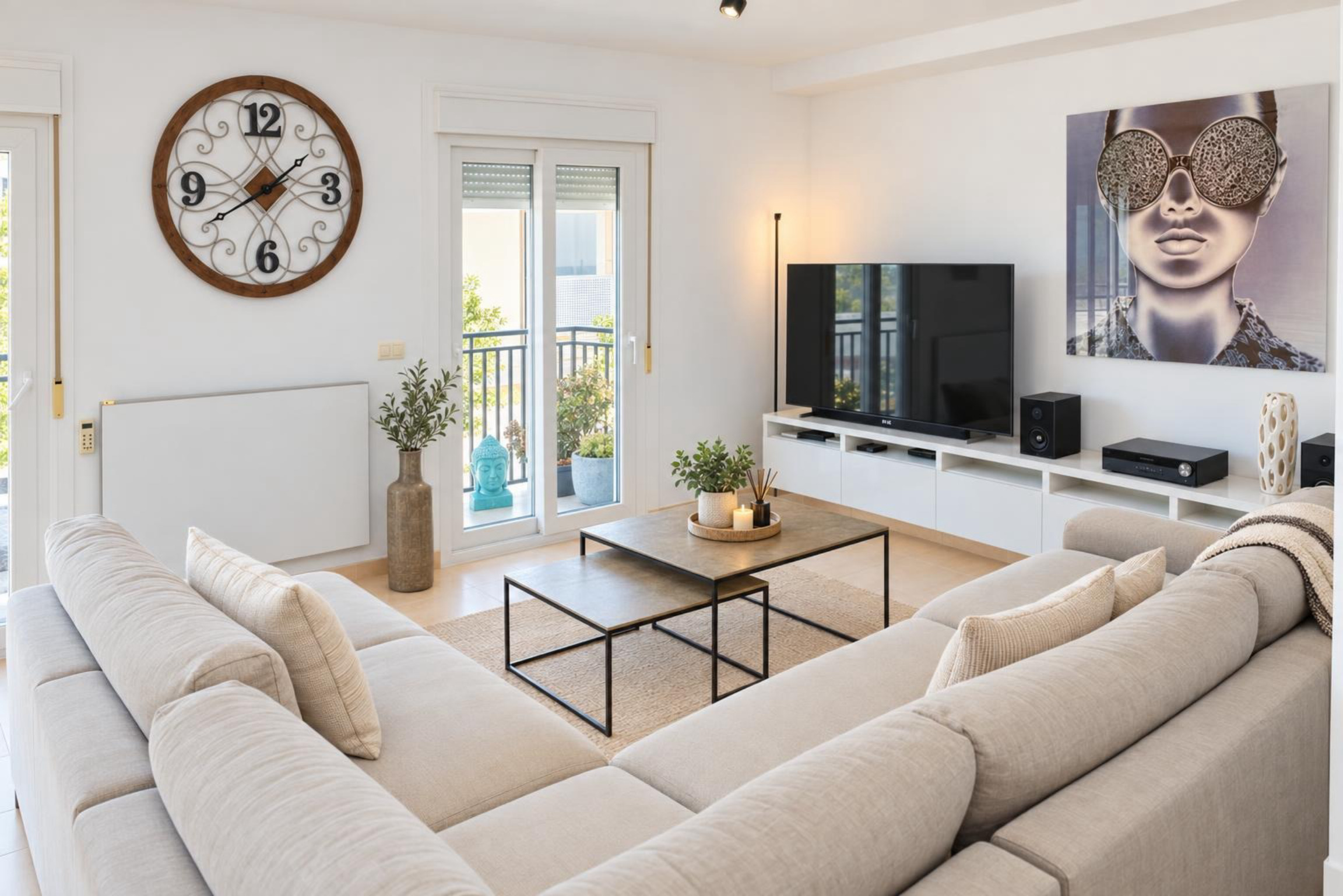 Wohnzimmer mit Balkon