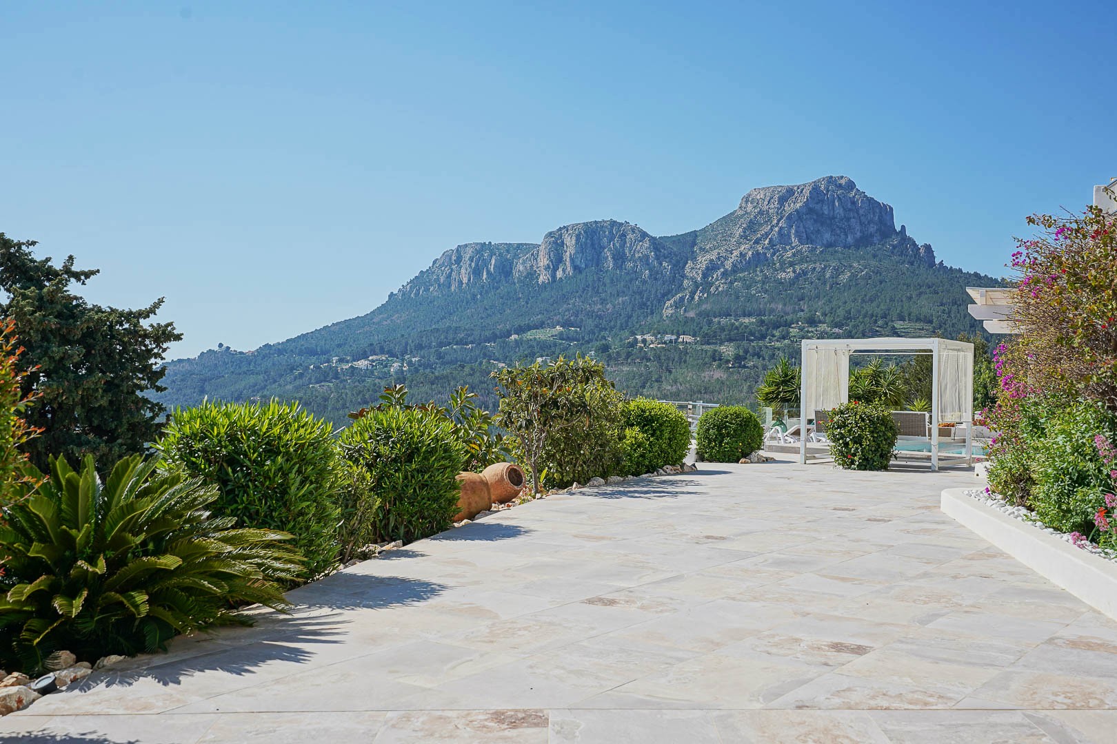 Terrasse mit Bergblick