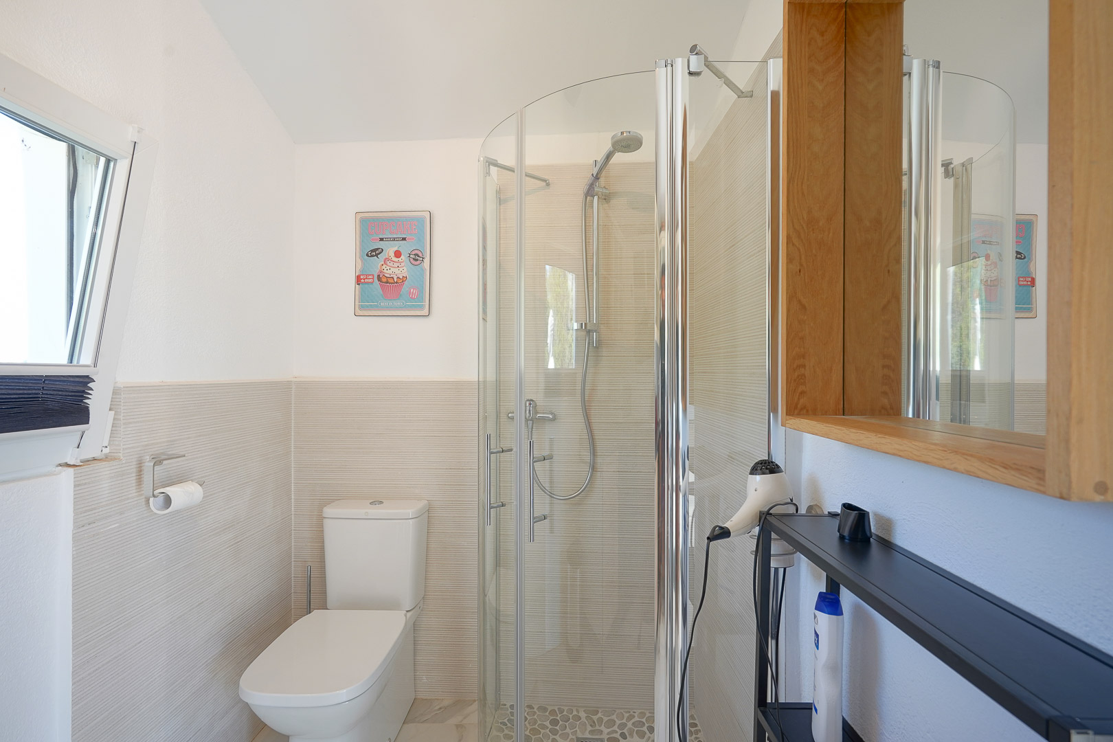 Badezimmer mit Dusche