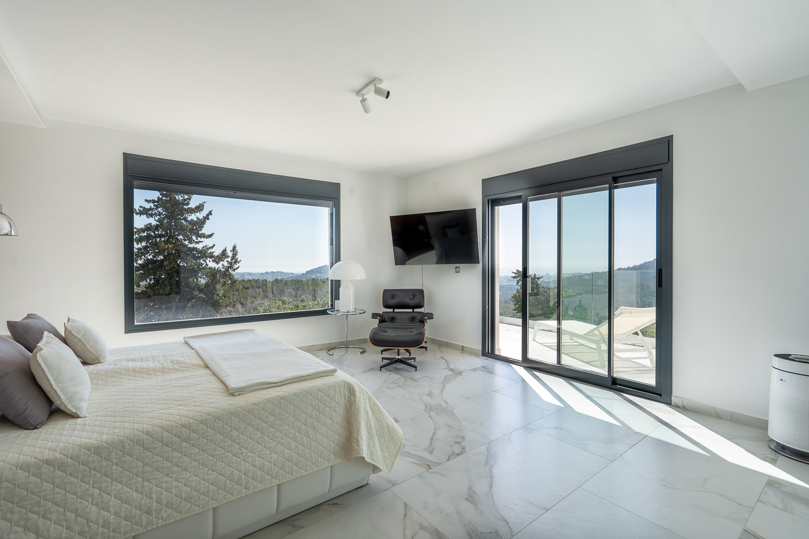Schlafzimmer mit Terrassenzugang
