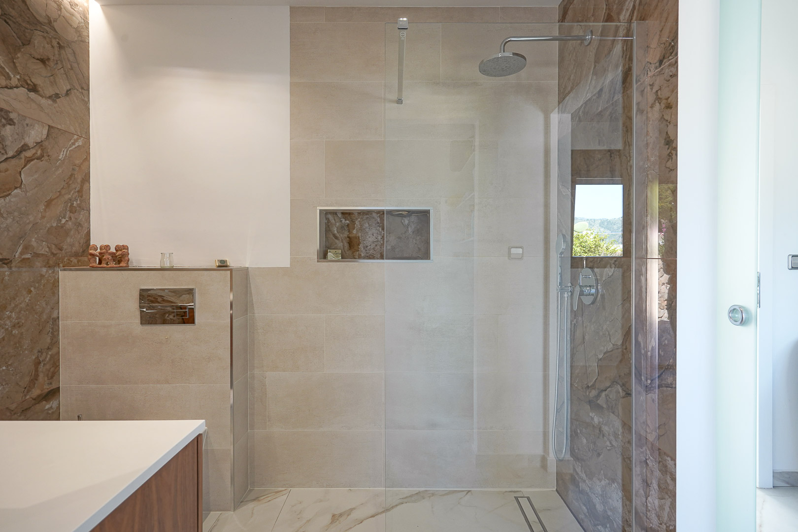 Badezimmer mit Dusche