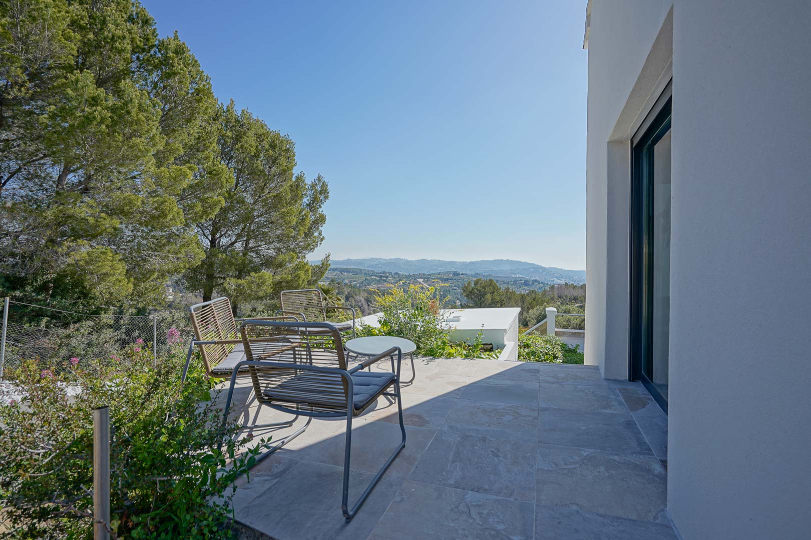 Terrasse mit Landschaftsblick