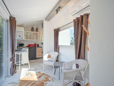 Wohnbereich und Küche im Gästehaus