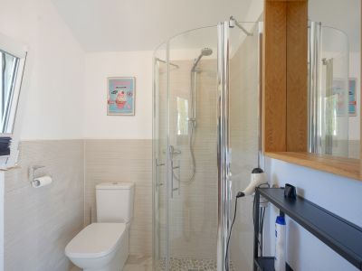 Badezimmer mit Dusche