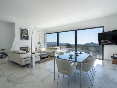Wohn- und Esszimmer mit Aussicht