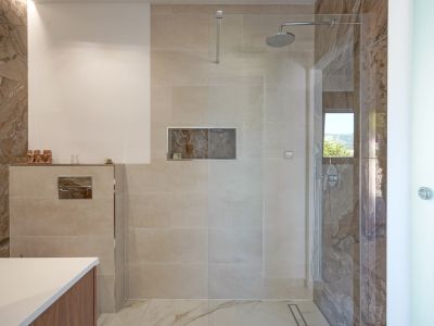 Badezimmer mit Dusche