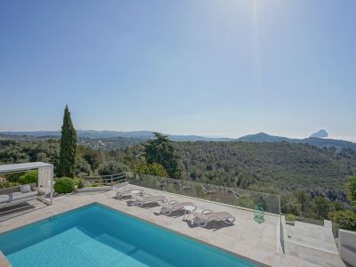 Poolterrasse mit Panoramablick