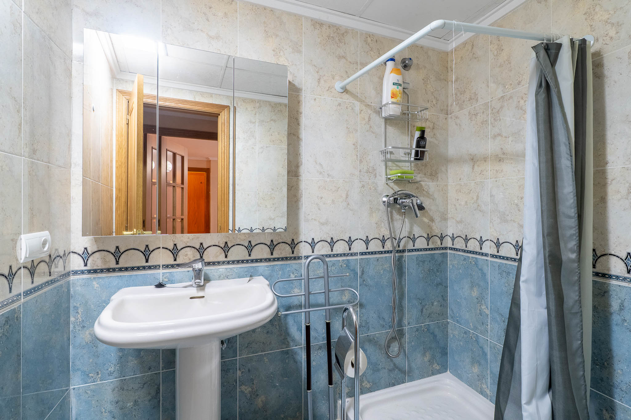 Badezimmer mit Dusche