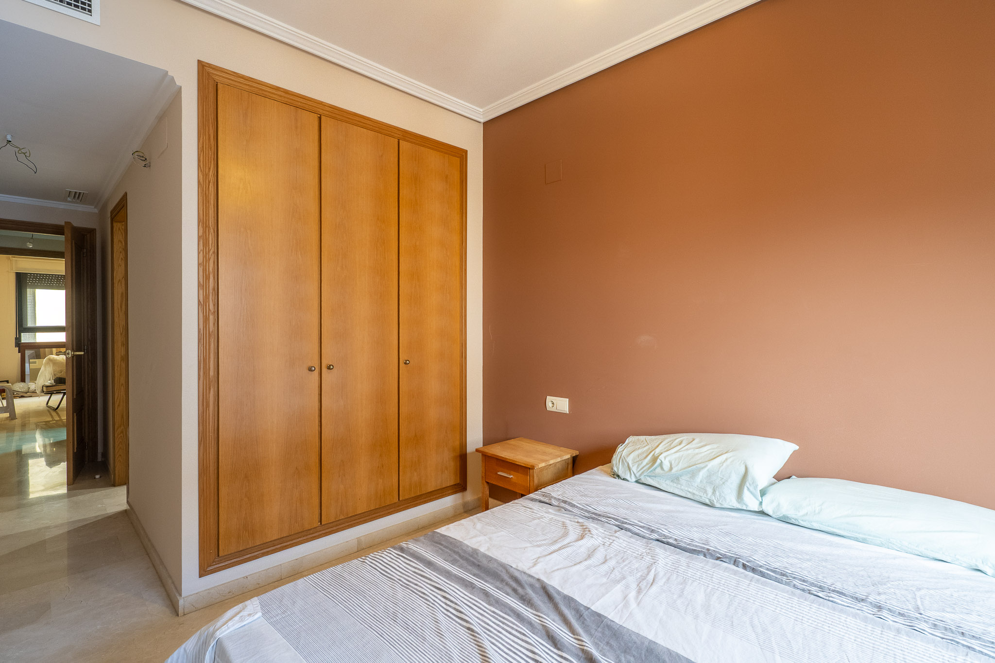 Schlafzimmer mit Einbauschrank