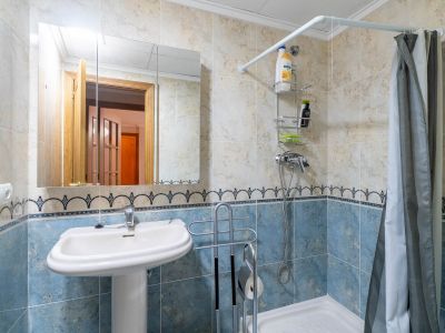 Badezimmer mit Dusche