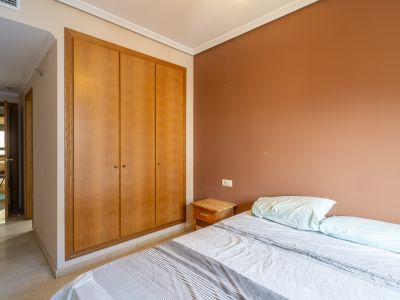 Schlafzimmer mit Einbauschrank