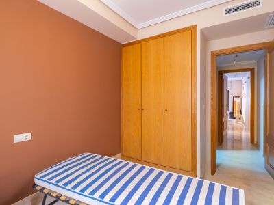 Schlafzimmer mit Einbauschrank