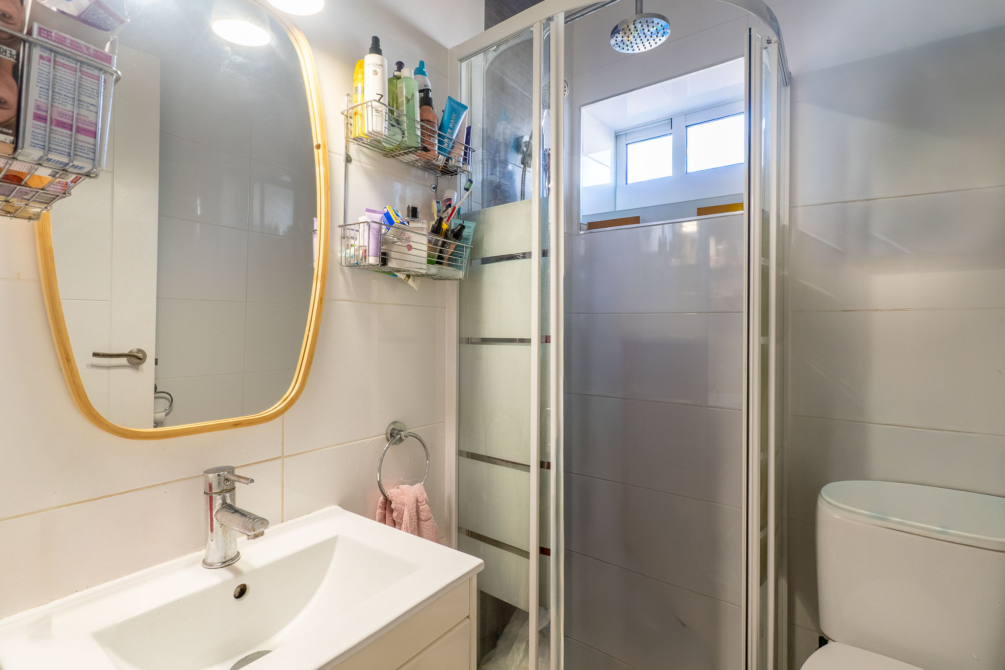 Badezimmer mit Dusche