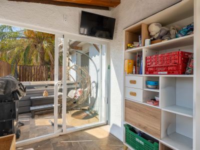 Verglaste Naya mit Terrassenzugang