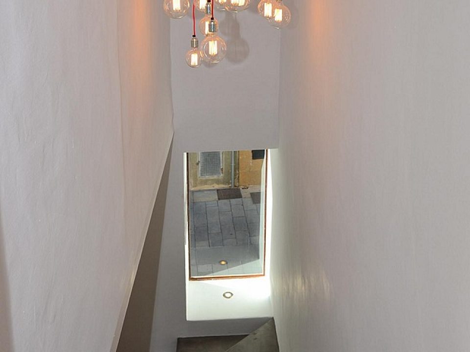 Treppenaufgang mit Fenster