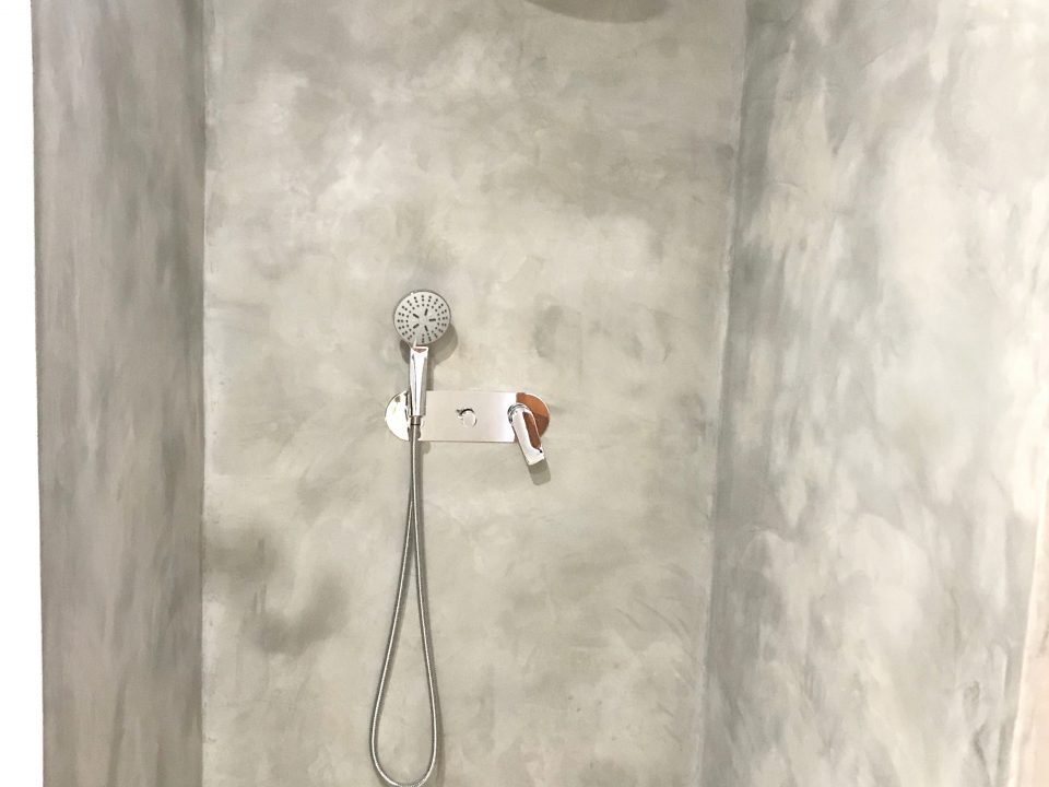 Dusche im Badezimmer
