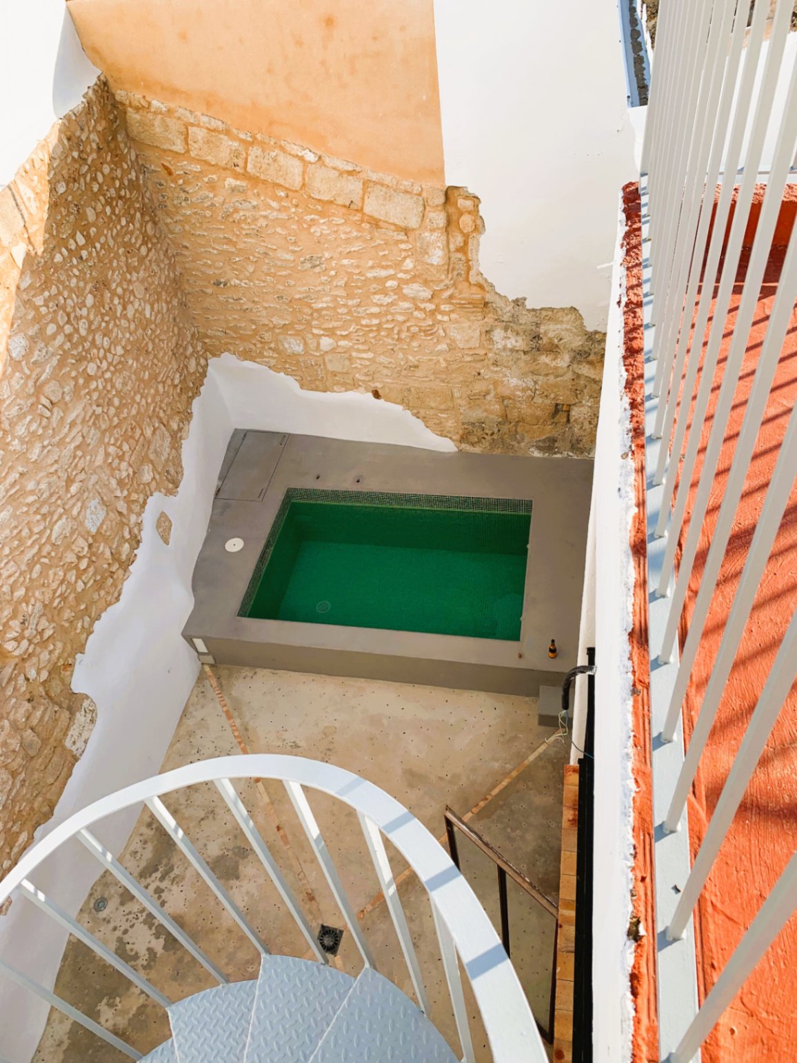 Innenhof mit Pool