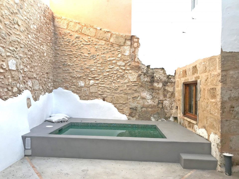 Innenhof mit Pool
