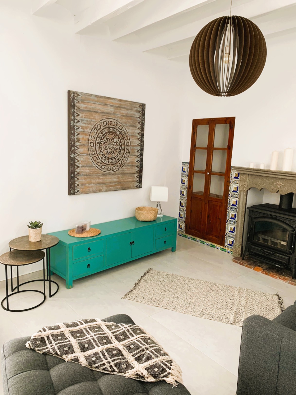 Wohnzimmer mit Kamin