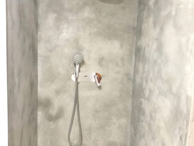 Dusche im Badezimmer