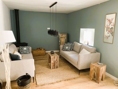 Wohnzimmer mit Kamin
