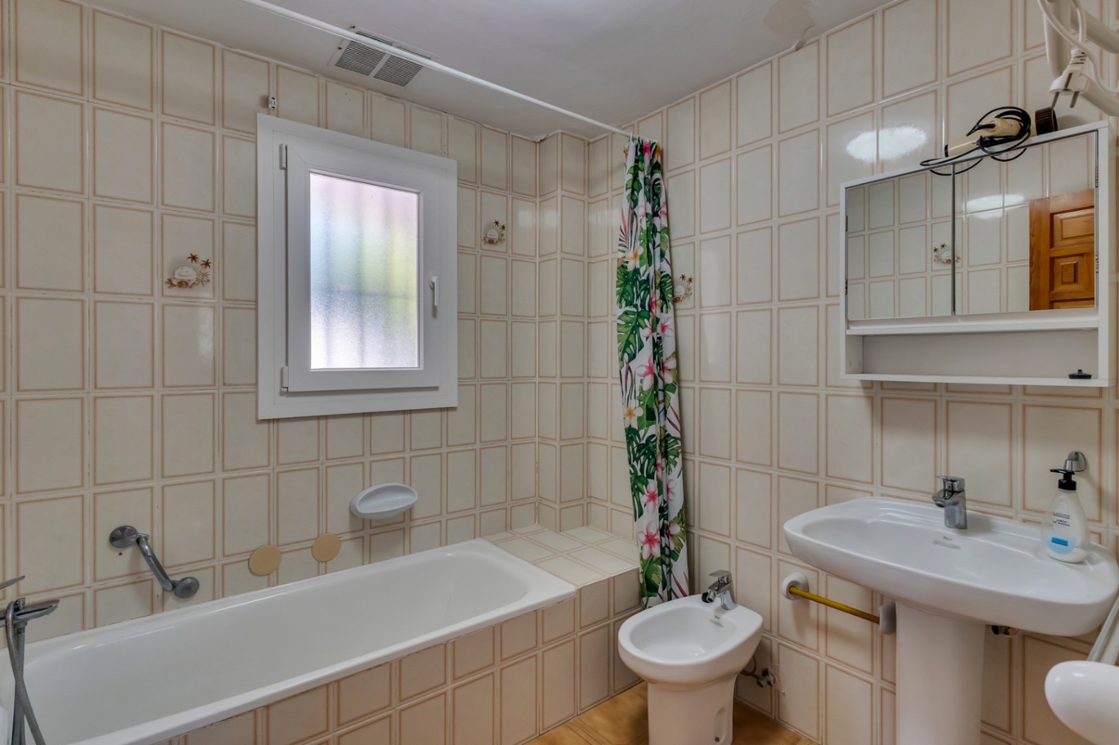 Badezimmer mit Badewanne
