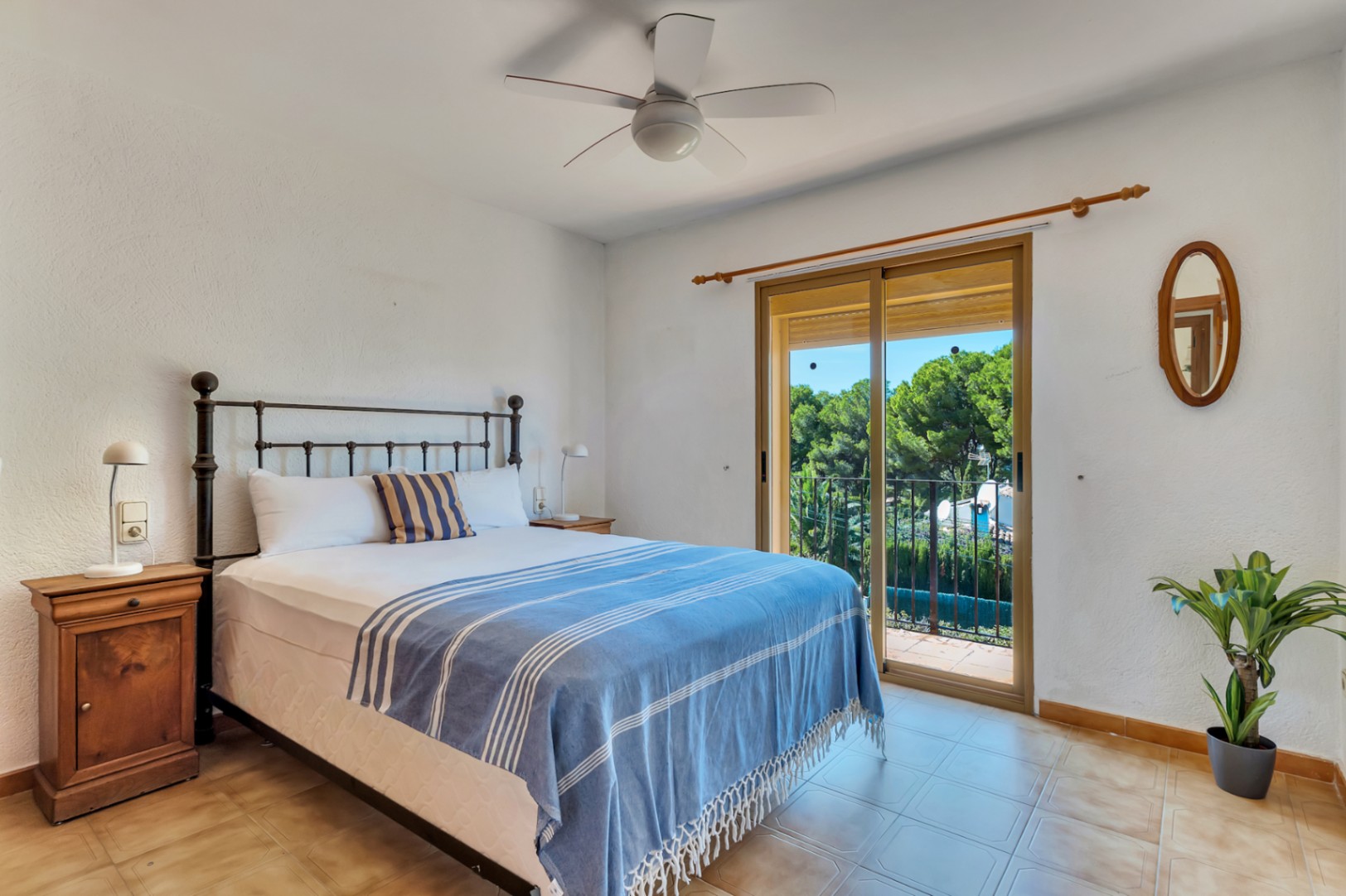Schlafzimmer mit Balkon