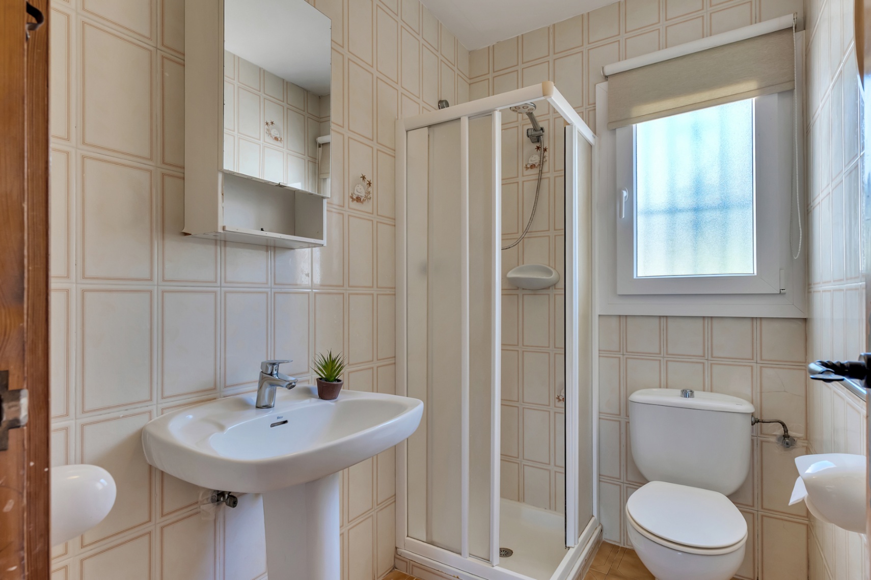 Badezimmer mit Dusche