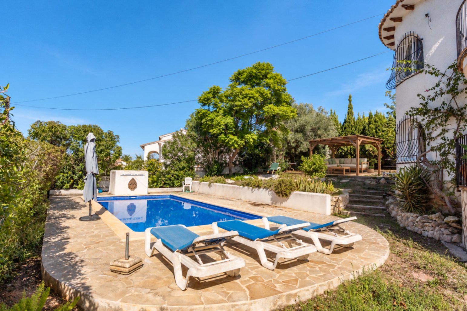 Pool und Garten