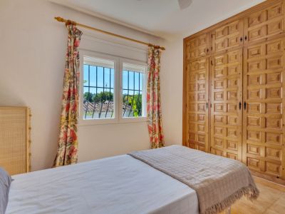 Schlafzimmer mit Einbauschrank