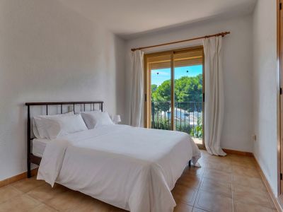 Schlafzimmer mit Balkon