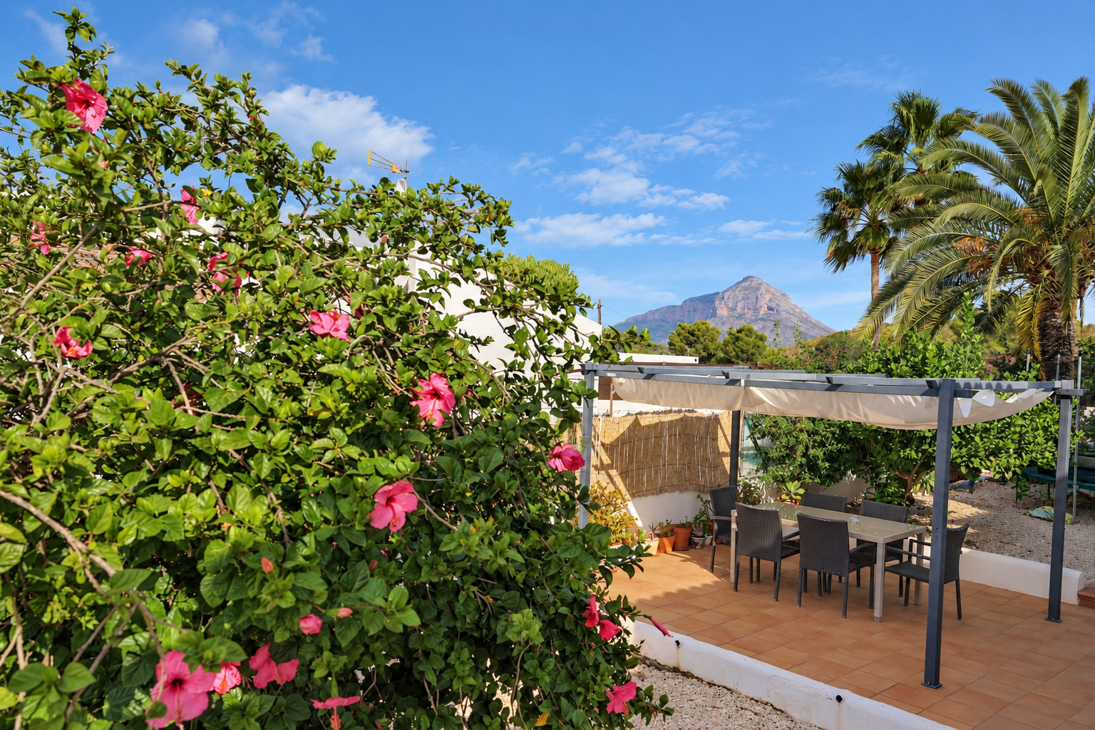 Terrasse mit Montgó-Blick